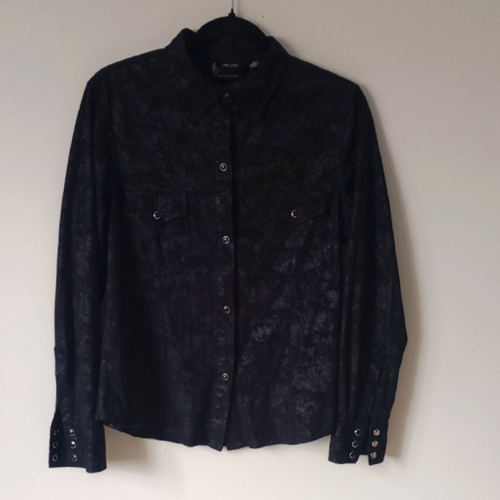 Women’s Black Button-Front Long Sleeve Shirt